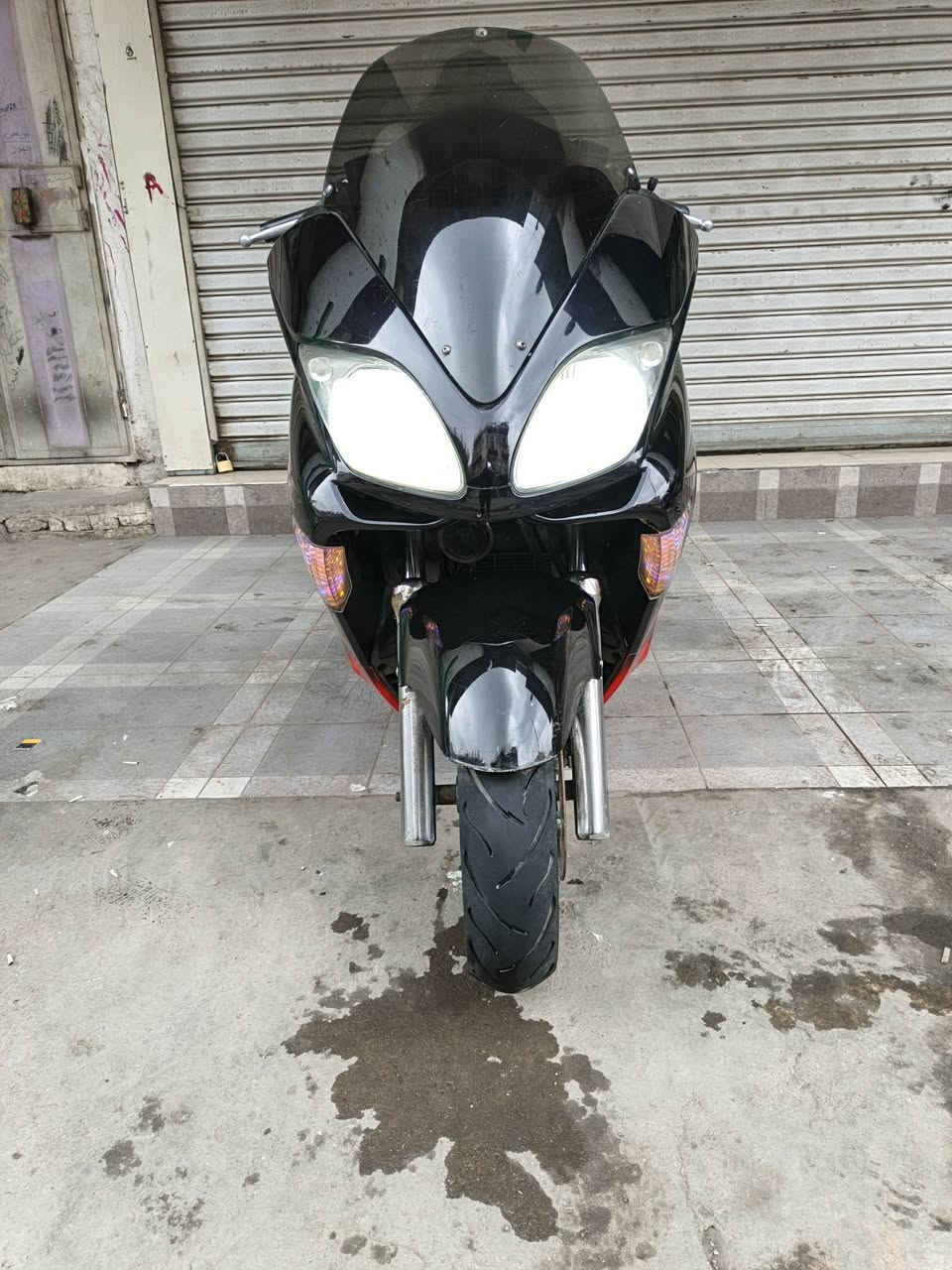 يا الله سلام عليكم
فورزه 0/8 MF 
6 كير 3 تحويلات
لون اسود ترايش حمر
بصمتين + سويج طوارئ
دراجه ماشيه 48 الف
دوسات نيكل دبلات نيكل
دراجه كفاله عامه
وبل عافيه عل ياخذهه
يوجد توصيل لجميع المحافظات 
سعر خاص او تتصل 
مكاني بغداد
***********
