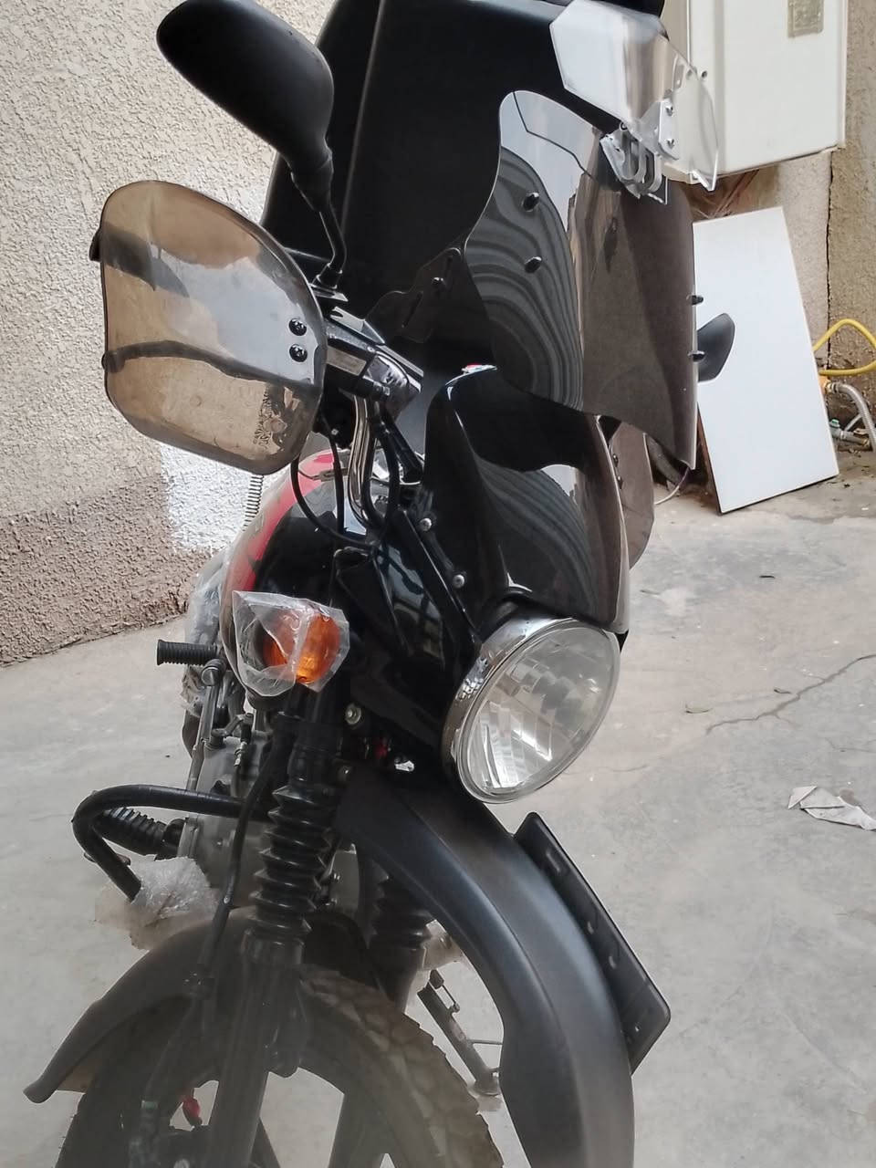 السلام عليكم
بوكسر 22 شكل لل23
الدراجه كفاله رقم بغداد
ماشيه 24الف 
كير مكينه مكفولات
صدر جديد 
تحويل ثاني يوم
السعر 2350 وبيها مجال حك الحجيه
مكاني بغداد حي القادسيه 
الدراجه هيا وصندوكها وغراضها تنباع
رقمي الي يريدها بخدمته
***********
