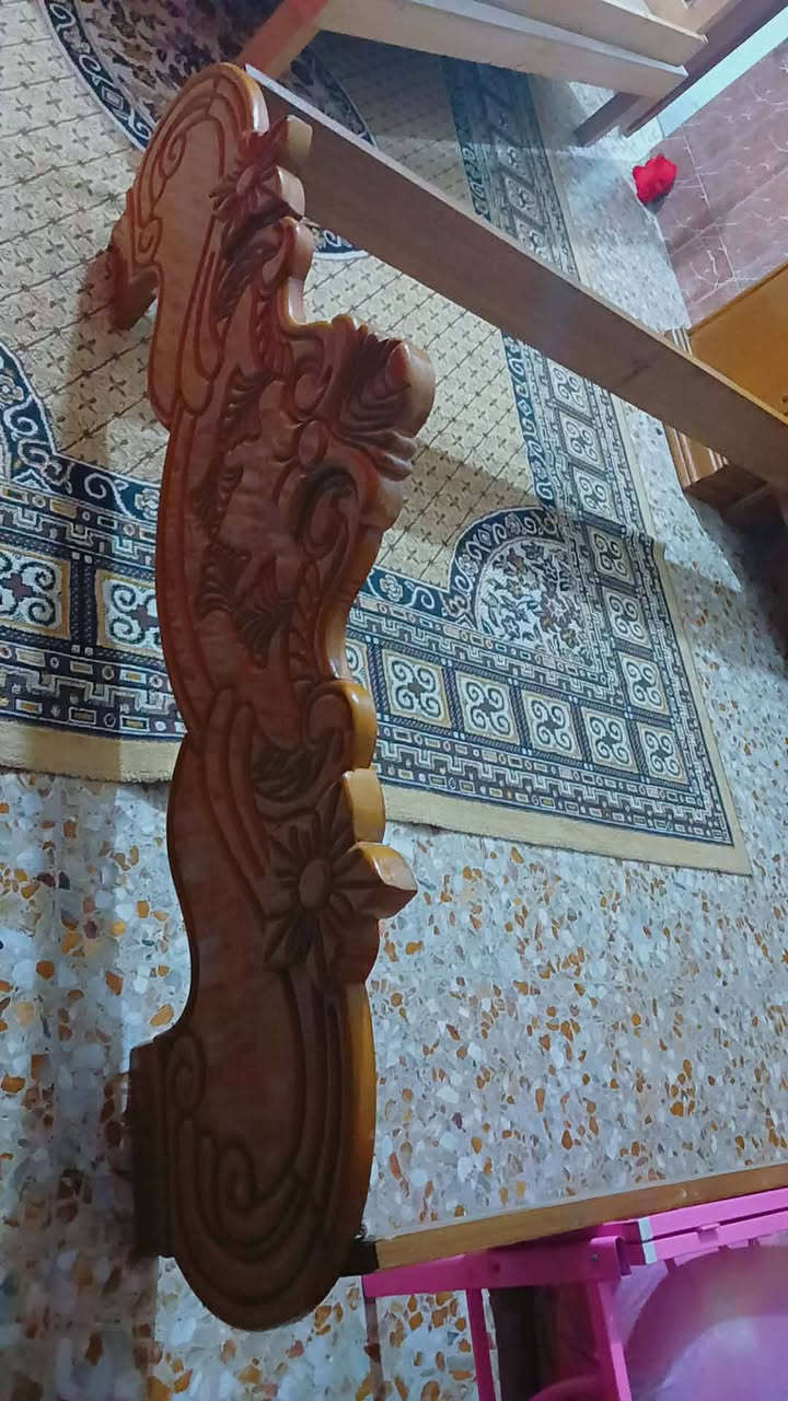 السلام عليكم راس جربايه العالي والناصي مع الكومديات مع ميز المكياج تسكام درجه اولى الله شاهد سعرهن ٢٥٠ وبيهن مجال قليل ***********
