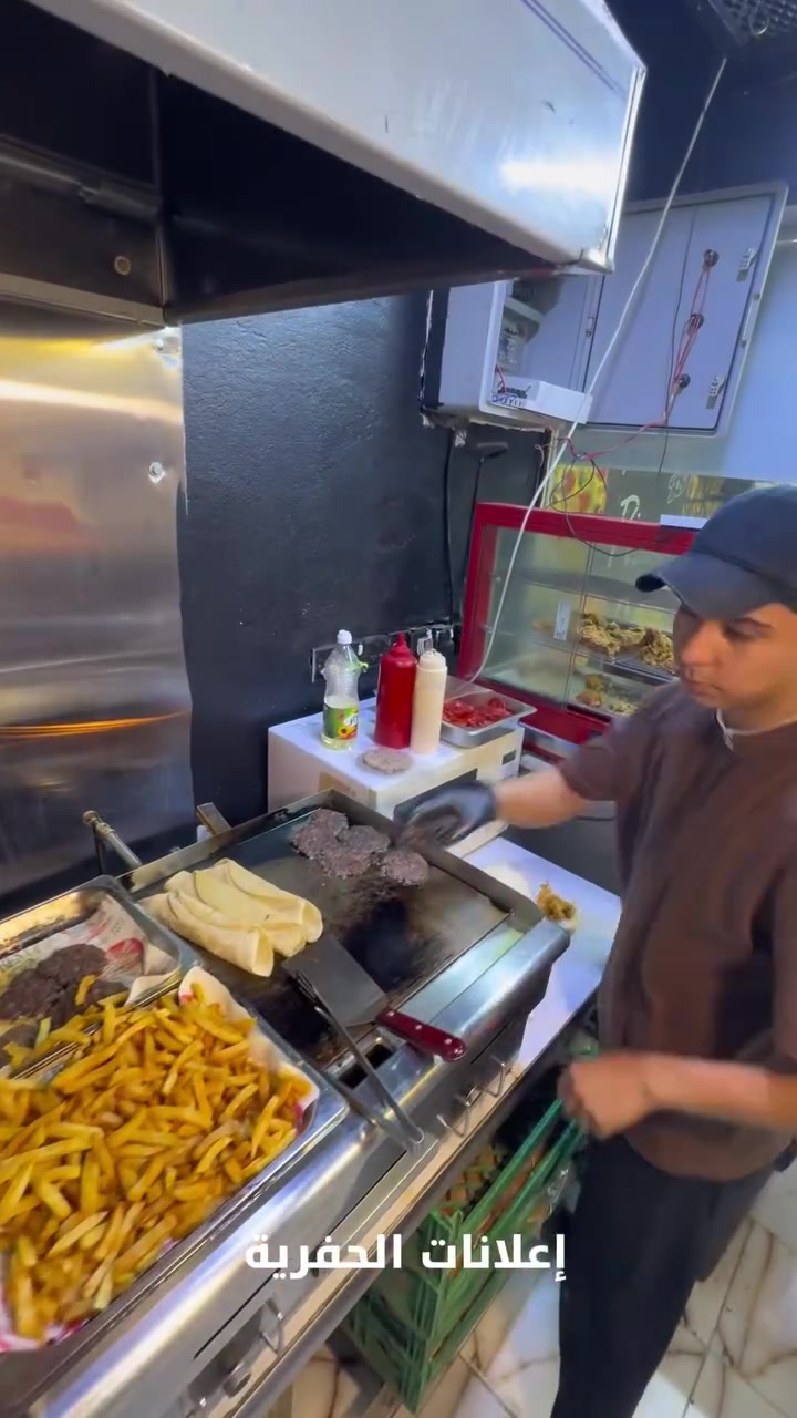 الحفرية مأكولات ابو وطن الأكلات السريعه 🔥
ارقام التوصيل ‭***********‬
