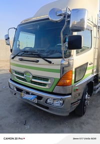 هينو للبيع دخول جديد فول عادي موديل 2002 اصل سنويه 2030 طول 6 وربع بدي...