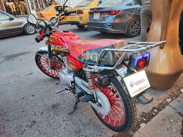 السلام عليكم 
سيفان موديل 2025 
الاصلي وزن ثقيل 5 كير
تشغيل عن بعد لايد زينون
شاشة تاب دبل ريموند
ماشي حيل قليل اخو الزيرو
ماطور جديد جديد
مكاني موصل ايسر
السعر 820,000
للتواصل فقط اتصال او واتساب 
***********
