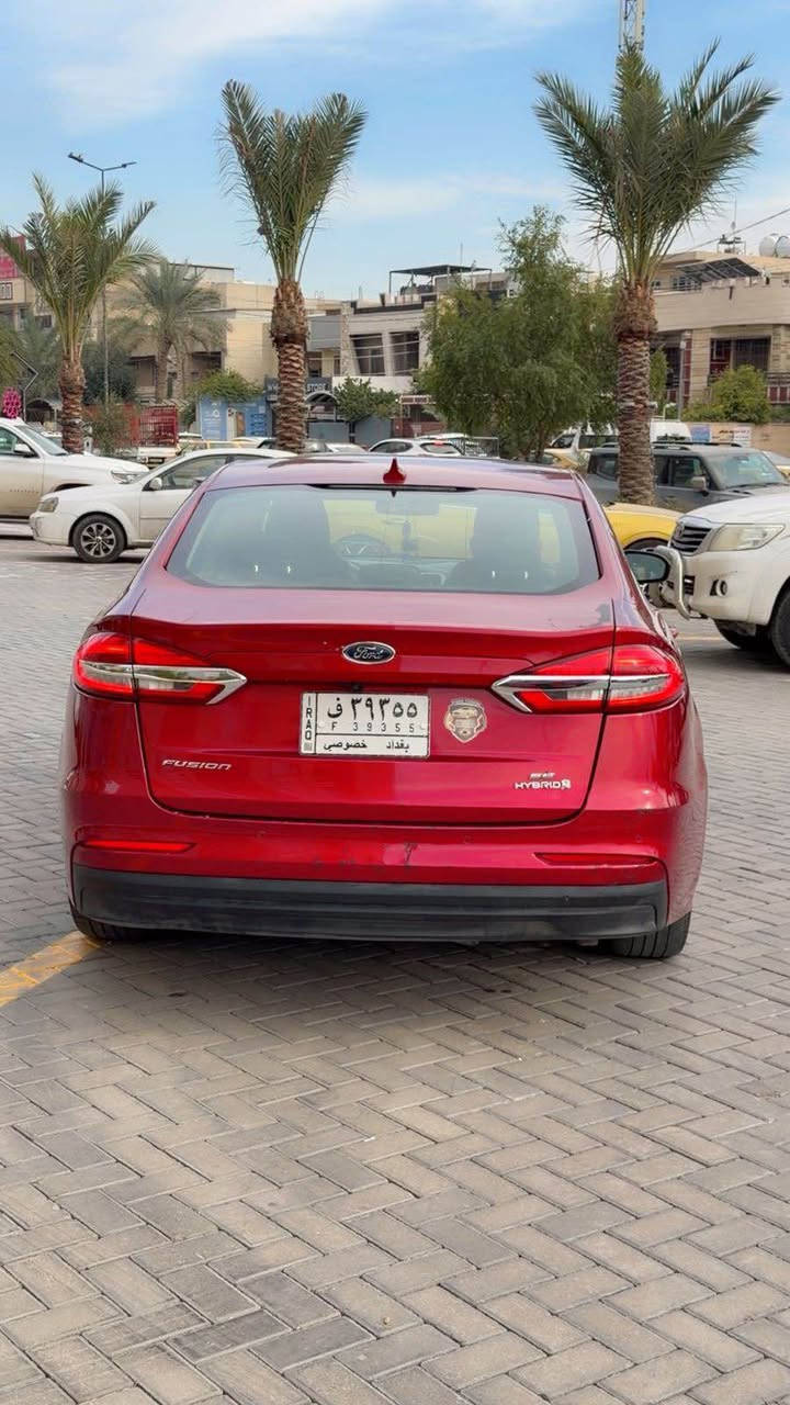 فورد فيوجن 2019 Se هايبرد
فول موصفات عدا الفتحة
محرك 2000 تنفس طبيعي 
حادثة من امريكا جاملغ ايمن مبدل نفس اللون بدون اير باك
بيه بعض الشخوط وبيه القليل من الحالوب في بغداد
السعر 130 ورقة وبيه مجال 
الشراي يجي يكلبه ويشوفة وبي خير ويدلل
مكان السيارة بغداد 
حي الجهاد 
للتواصل *********** بغداد, العراق
