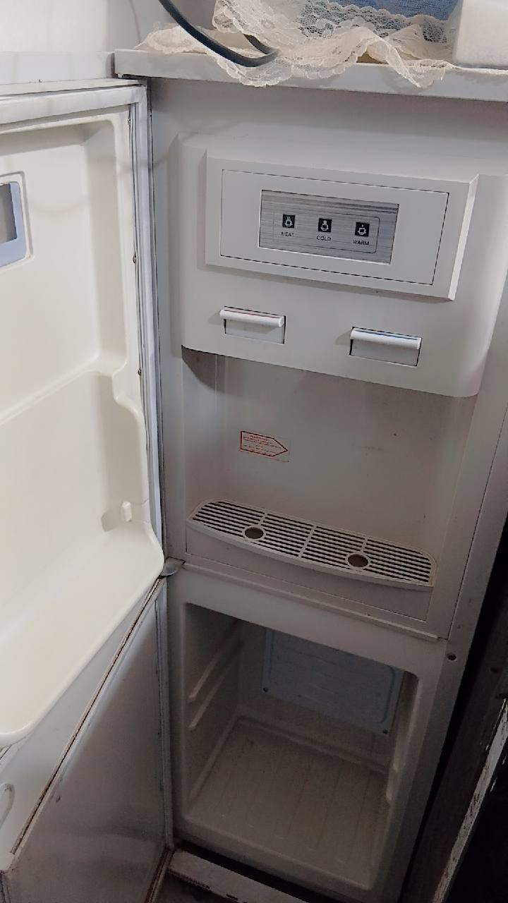 سلام عليكم براد لبيع كلش نضيف رايده سعره ب١٠٠مكاني بغداد لكاضمي رقم بي واتساب ***********
