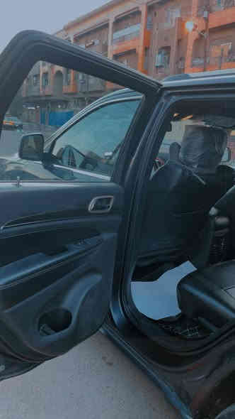 السلام عليكم شباب جيب كراند شيروكي مواصفاته  
🔴لايت زنون شديتله جديد
🔴فتحه سقف
🔴موديل 2015
🔴حساسات امامي خلفي
🔴شاشه وسطيه كبيره 
🔴كامره دواره 360
🔴كشنات تدفئه تبريد 
🔴سترين تدفئه
🔴كزوز سرعه
🔴نضام ايكو صرف الوقود 
🔴كير طياره
🔴شاشه اعطال 
🔴السياره ماشيه 50ميل
🔴حادثه فقط الجنطه الخلفيه ومبدله نفس اللون 
اي ستفسار هاذه رقمي ***********مكاني بغداد جديده النعيريه السياره باسمي تحويل باي مكان يعجبك
