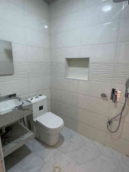 للبيع ٥٠ متر مربع في حي الجهاد ديوان المخابرات خلف شارع ٦٠ متكون من ٣غرف نوم صحيات ٢ واجهه ٨.٥  للاستفسار ***********
