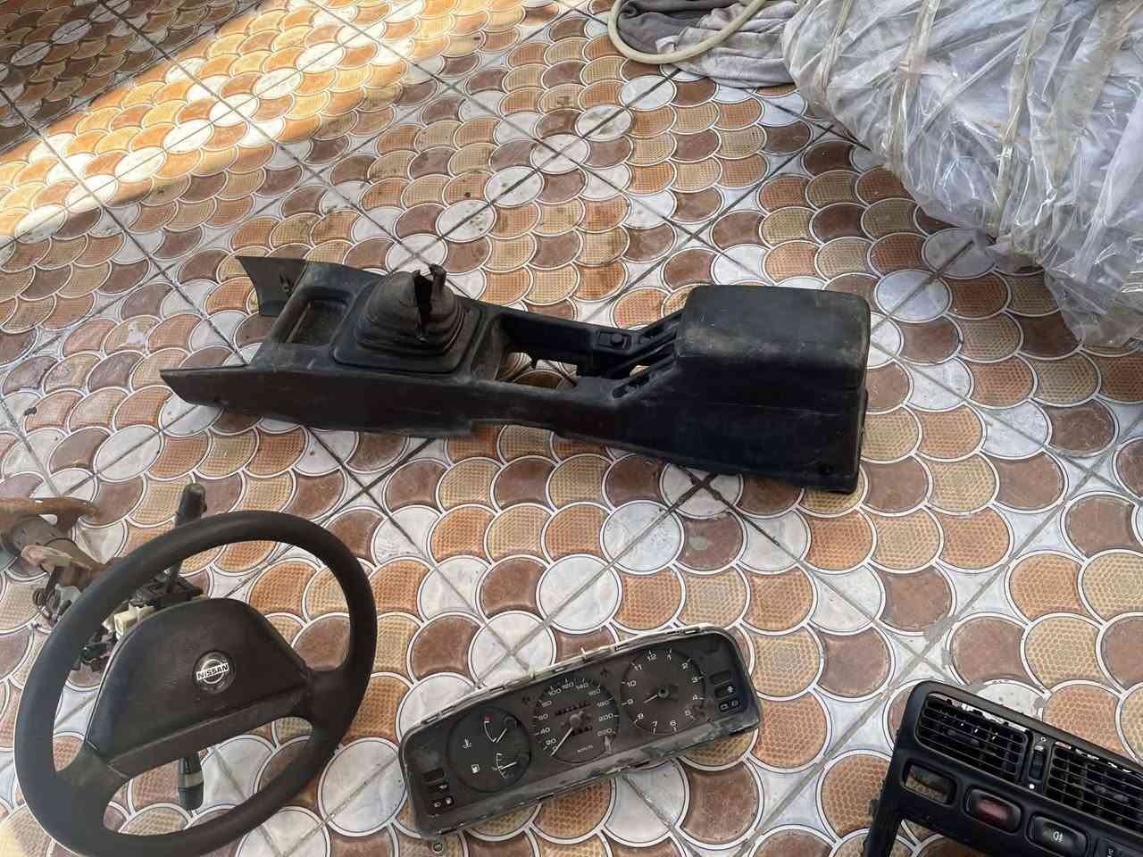 السلام عليكم اغراض نيسان بريميرا تسعينات نضيفه اليحتاج يتصل *********** أو ***********الخط الثاني بي واتساب والياخذهن كلهن اداري
