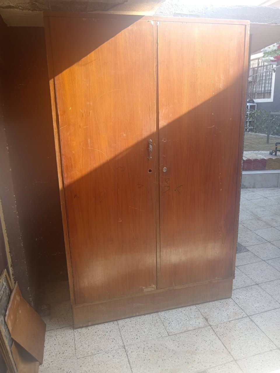 قنصور اربع ابواب السعر 70-قنصور بابين السعر 70-تخوته عدد اثنين سعر 75 -الشراي يتصل ***********-*********** وادي حجر
