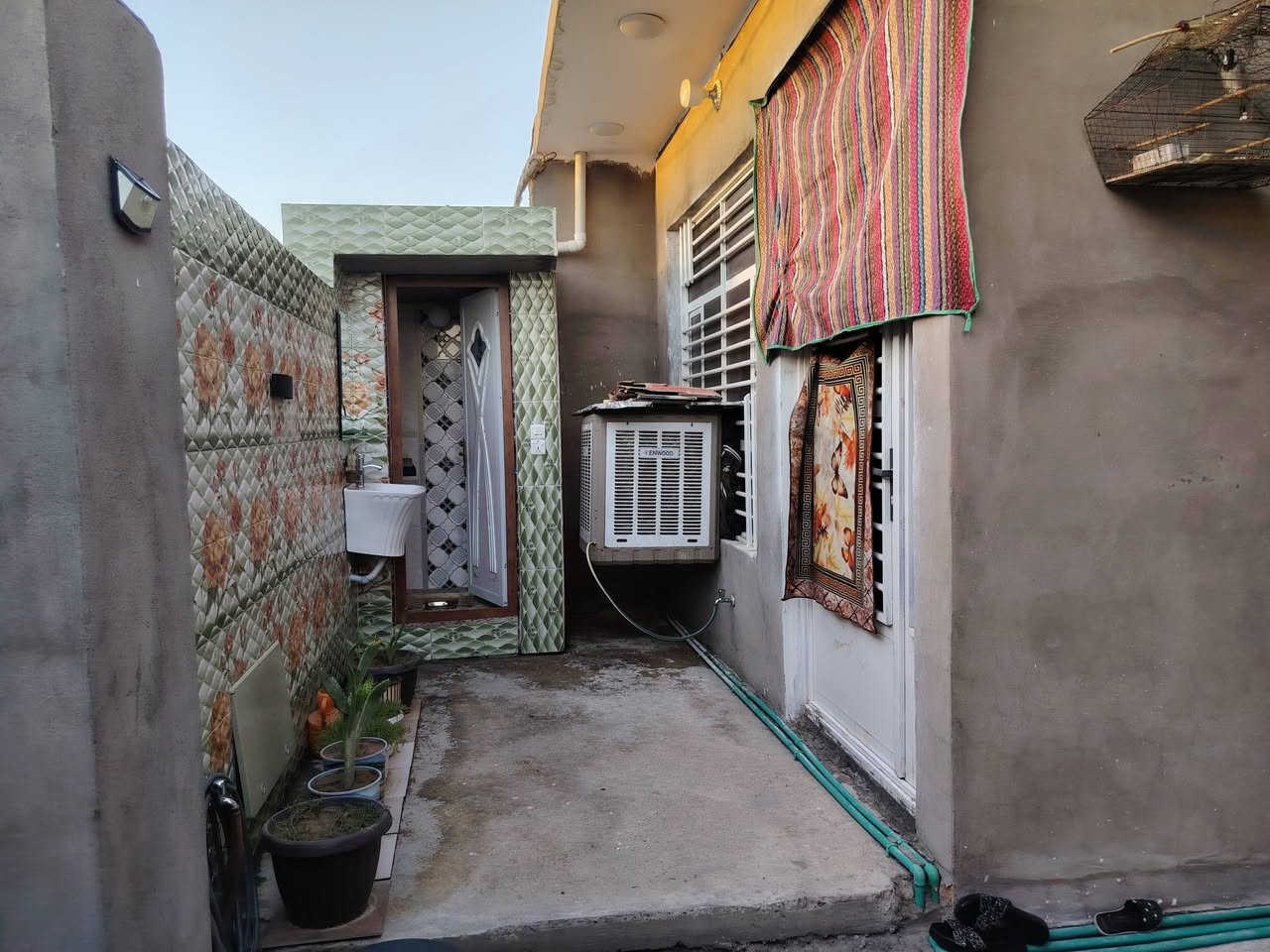 سلام عليكم دار لبيع في جسر ديالى لقديم مساحة 100 سعر ٥٥ بي مجال قريب علة شارع لعرفية لخدمي***********
