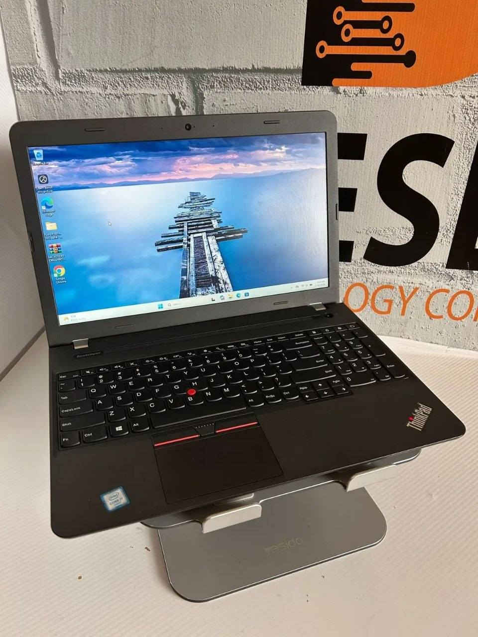 💻 لابتوب Lenovo ThinkPad E560
أداء عملي ممتاز وسعر اقتصادي مناسب للدراسة، الدوام، والأعمال اليومية 🔥
مناسب للطلاب، برامج الأوفيس، التصفح، المحاضرات، والعمل المكتبي بكل سلاسة 

🔹 المعالج: Core i7 الجيل السادس
أداء قوي ومستقر للمهام اليومية وتشغيل البرامج المكتبية والدراسية بكفاءة
🔹 الرام: 8GB قابل للتطوير
سرعة جيدة مع إمكانية الترقية لأداء أفضل مستقبلاً
🔹 التخزين: 256GB SSD قابل للتطوير
إقلاع سريع للنظام وتشغيل البرامج بسرعة ممتازة
🔹 كرت الشاشة الداخلي: 4GB
🔹 كرت الشاشة الخارجي: 2GB
مناسب للتصميم، البرامج الهندسية المتوسطة، وبعض الألعاب
🔹 الشاشة: 15.6 إنش FHD
وضوح ممتاز ودقة عالية مناسبة للدراسة والعمل والمشاهدة

🎁 الهدايا المجانية: 
🎒 حقيبة
🔌 الشاحن الأصلي
🖱️ ماوس
🖱️ ماوس باد

🛡️ الضمانات: 
✔️ فحص كامل قبل الإرسال
✔️ فحص كامل قبل الدفع والاستلام
✔️ ضمان 7 أيام استبدال عند وجود خلل مصنعي
✔️ جاهز للاستخدام المباشر

📍 الموقع: بغداد الأمين الثانية
📲 للتواصل واتساب ***********
💰 السعر: 300 ألف دينار فقط
توصيل متوفر شرط الفحص الكامل قبل الاستلام
