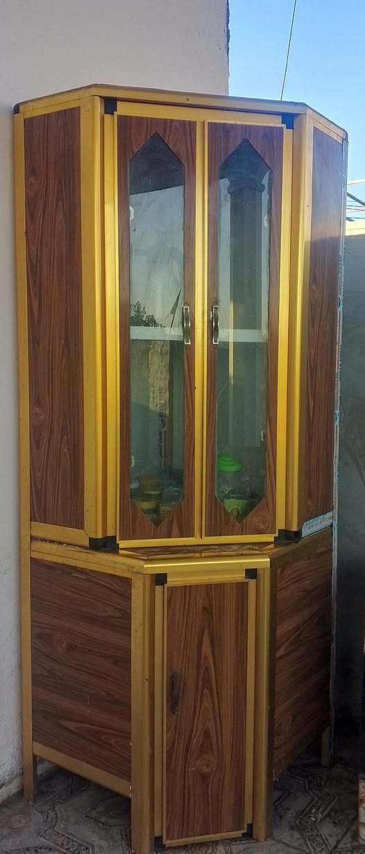 السلام عليكم كاونتر للبيع خمس قطع مع العارضه العنوان بصره زبير تقاطع البحريه سعر 450 وبي مجال رقم الهاتف *********** وبي واتساب
