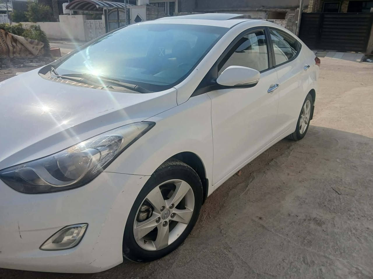 سلام عليكم النترا موديل 2014البيع رقم بغداد بسمي سعر 118وبيهه مجال محرك 1800 بيهه بارد الباب الي عكس السائق سياره مكفوله من الصبغ ***********
