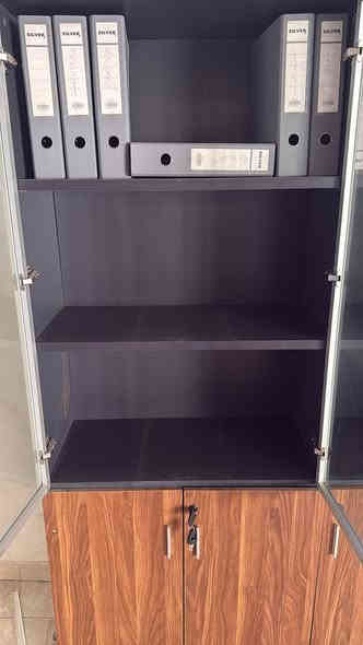 اثاث مكتبي البيع 
***********
