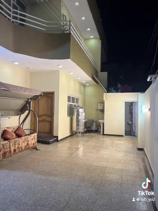السلام عليكم.
بيت للبيع.  مع الأثاث 🏡 

للبيع بيت ف (بغداد الراشدية مركز الناحية ) 

المراسمة.  مساحة 200 م واجه 12 م

فرع مدرسة الأحنف الابتدائية 🏫 

طابو زراعي سند 25 📑 

واجه 12 م فية  (5 غرف نوم     نظام اسويت    ) 

استقبال 8X4 صاله كبيرة مطبخ حار بارد   

تفاصيل اكثر هـ ***********
