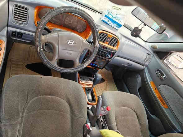 سوناتا موديل 2000 سياره نظيفه كير ومحرك حاله جيده حداديه اماميه جديده عوزه شغلات بسيطه سعر 55 وبيها مجال بسيط ***********
