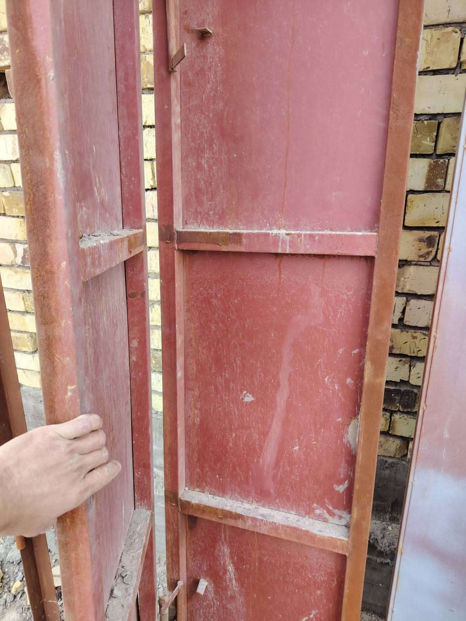 باب محل عرضه  مترين ونص الباب تفصال فصلته وجبته وما بنيت محل وضل بمكانه بعده جديد دفتري تفصال الستعر خاص للستفسار ***********
