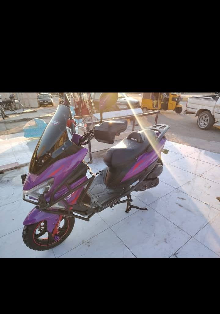 السلام عليكم دراجه ستانك موديل 2025 نضيفه الاستفسار *********** مكان ديالى
