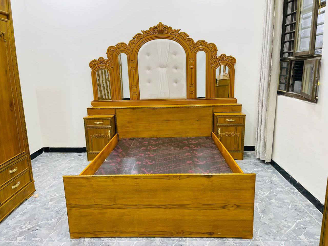 غرفة ستة باب ملحق 
ارتفاع الكنتور 235 سم مع التاج 
الخارج صاج ٤ ملم 
والداخل خشب جام ٣ ملم 
الظهر فت بغداد, العراق


**إذا كنت صاحب هذا الإعلان وتريد حذفه لأي سبب، رجاءا أرسل رسالة إلى الدعم الفني**