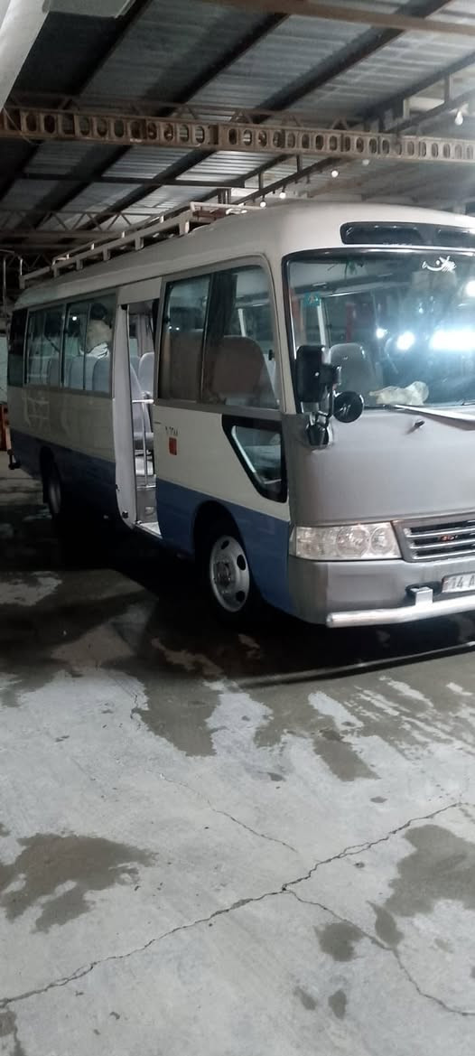 السلام عليكم كوستر عالية للبيع
موديل 2009 رقم بصرة نكليزي مشروع وطني محرك كير اكسن مكفولات تخم تاير منضومة غاز 80 لتر درع أمامي درع خلفي سيباية درج خط السيارة #باب_الشرجي_كرادة السعر 267  العنوان بغداد المحمودية
 للاتصال ابو علي 
*********** واتساب
***********
