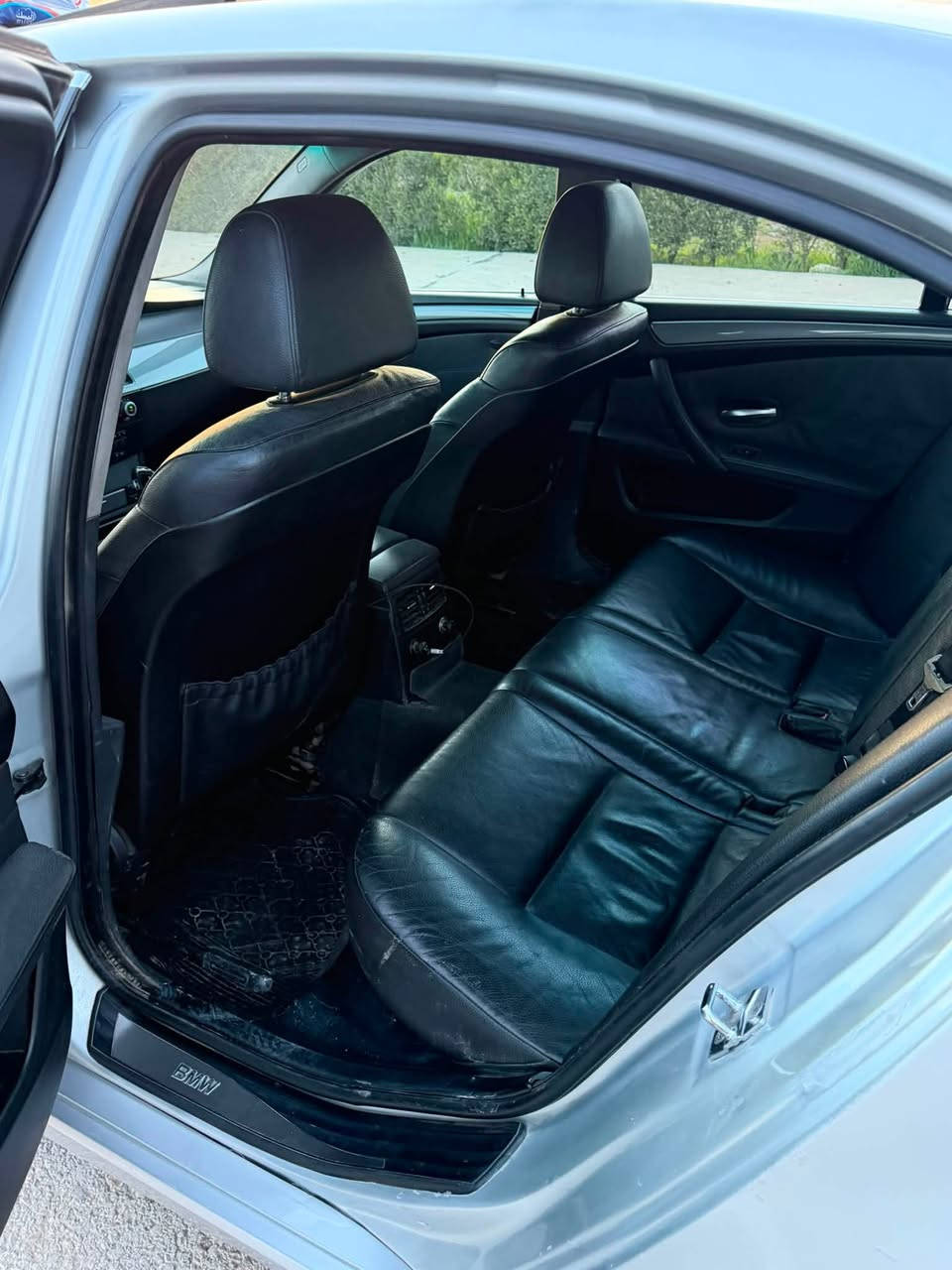 BMW  ميماتي

E -60

موديل 2008

فول مواصفات

نوزيل قصير 

V 6

بصمه

N 52 

كير كوبرا 

ستيرن كهرب اوتو 

جامات اوتو 

لايتات اوتو 

ماسحات اوتو

لايتات ترحيب 

كشنات كهرب + خزن 

كشنات تدفئه 

مسجل دبل سي دي + خزن

صندوق كهرب  

دبل اوفر 

صبغ بيها دوائر الخلفيه فقط 

مكان السياره الموصل 

السعر $125 بي مجال بسيط

رقم الهاتف ***********
