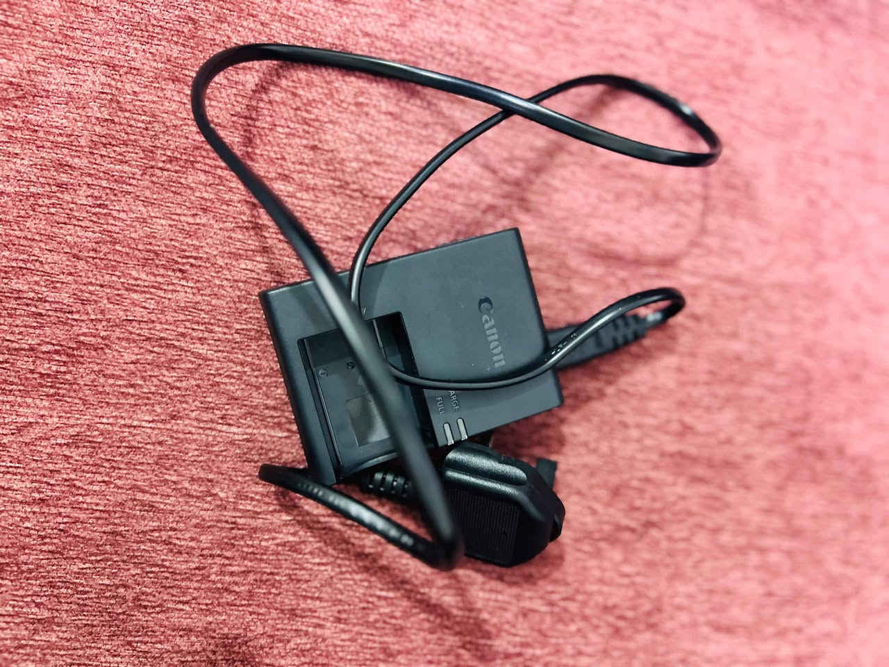 كامره (canon-eos) 250D للبيع
جديدة كلش مستخدمة شهر واحد فقط 
تصوير صوره + فيديو 
زوم 55 
ملحقاتها 
جنطة +مطرية
بطارية +شاحنه 
رام + ادبتر متعدد الاستعمالات 
وياها فلاش Godox  ( TT350)


**إذا كنت صاحب هذا الإعلان وتريد حذفه لأي سبب، رجاءا أرسل رسالة إلى الدعم الفني**