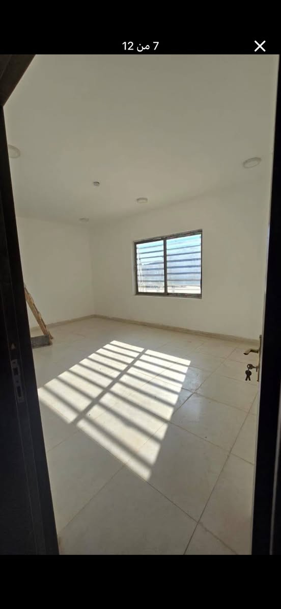 ⛔️⛔️الموقع قرب سيطرة الموظفين مجاور جامعة السراج 
🛑دار للبيع /في مجمع الفلوجة ستي المجاور 
من جامعة  السراج 
 
🛑الدار مدفوع نقداً لايوجد عليه اي قسط 
تحويل مباشر
🛑الشارع 17 متر تبليط + انارة
⛔️مساحة الدار ٢٤٠ متر
✅عدد الغرف ٢
✅استقبال + حمامات ٣+ صالة + مطبخ + مناور +كراج وحديقة
⭕️ الدار غير مسكون جديد بعده واي نقص يكمل قبل الاستلام 

⭕️منظومة انترنت وكامرات وتلفزيون ويا التأسيس
جامع ومدرسة ومول  
✅ السعر ١33وبي مجال
٨

‭0771 940 0400
