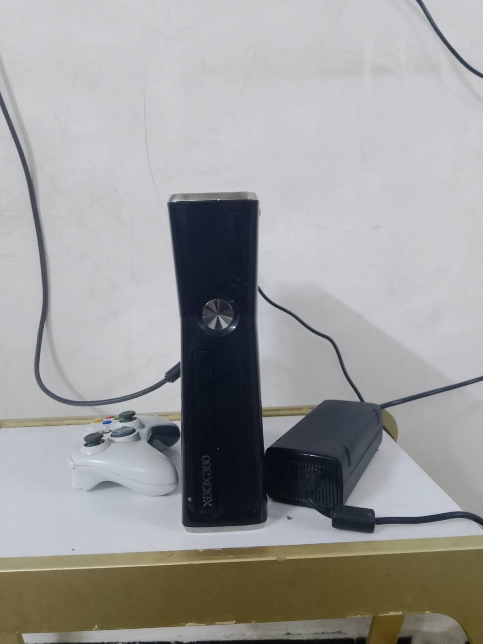 عندي هذه اكس بوكس كبل فتره اخذته بس نص ساعه او ساعه ويفصل ماعرف شنو مشكله بس جهاز نضيف امانه الله ما مشخوط مكاني غزاليه سعر 85 وبيه مجال حيل بصيط وكرتونته موجوده

