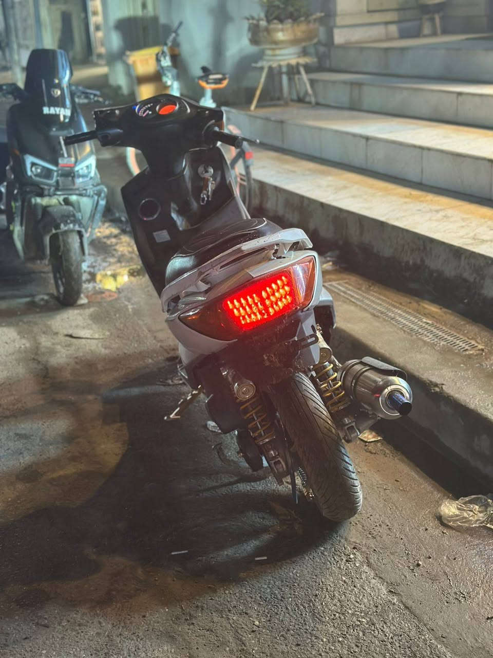 السلام عليكم
دراجه سكنس فحل كوري للبيع

دراجه تخبل خير من الله 

بيه تزويد
 
1صلنصه بوري عدل
 
2 وياله مشيف 

3 كور رياض كرزي
 
4 فج أمامي 

5 دبلات خلفي رياضي
 
6 ستان صفح رياضي 

7 كلجات رياضي
 
8 منضومة زنون
 
9 اشاير لد

السعر 900

المكان بغداد للاستفسار رقم ***********
بي واتساب للبيع
