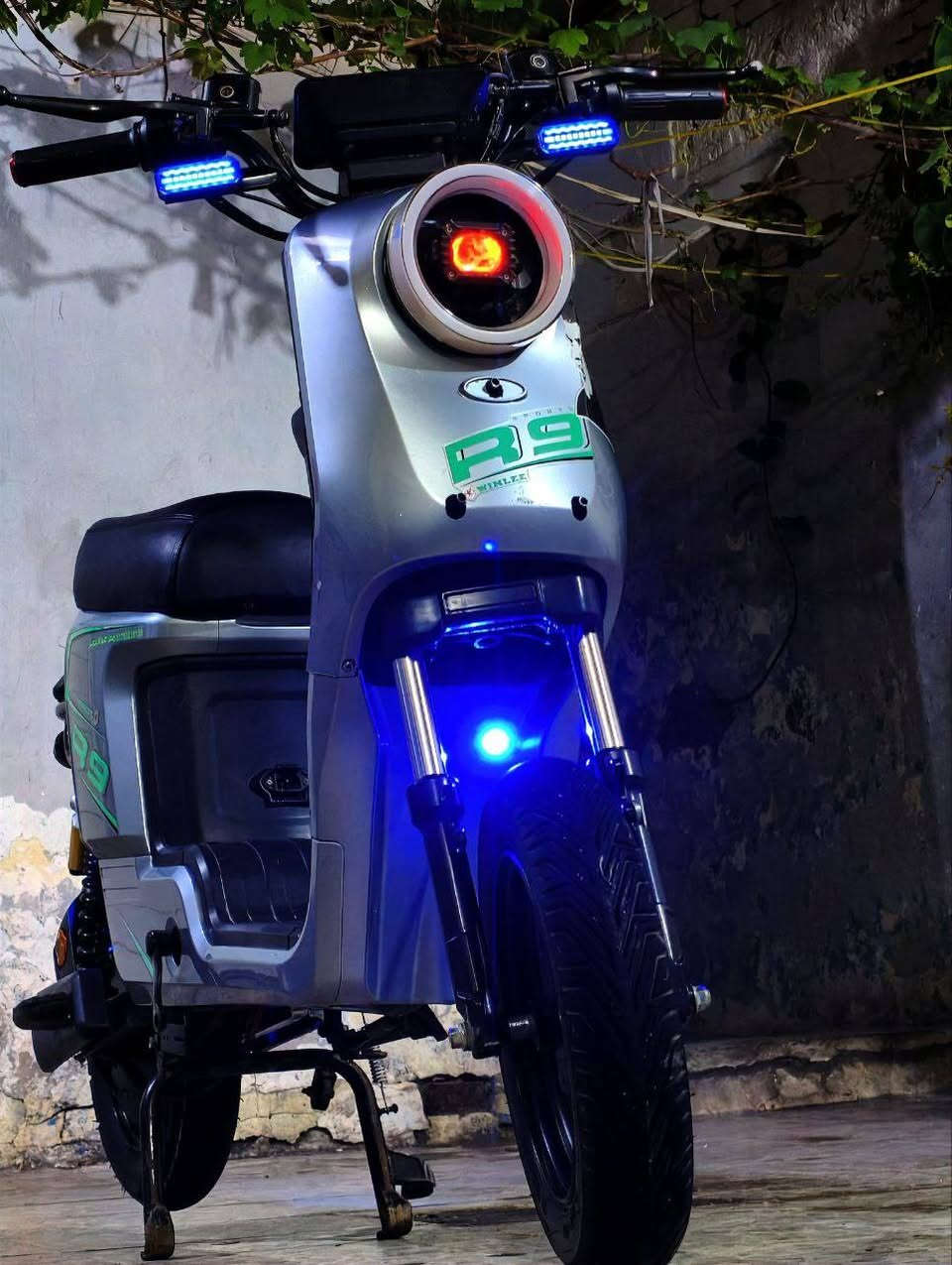 دراجة شحن R9 للبيع سعر 375الف وبي مجال مكان حله باب الحسين للأتصال ***********
