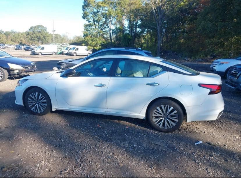 نيسان ئاڵتیما 2024 sv
بجم والخلف كبس بدون دواخل 
داخل كريمي ماشية 20 الف 
جاملغ و ربع من بونيد صبغ بدون دواخل حادثه خفيف و  من جانب 
مدة الوصول 12 يوم 
بدون رقم دخول من اقليم
صور الحادث موجود 
للحجز *********** واتساب
