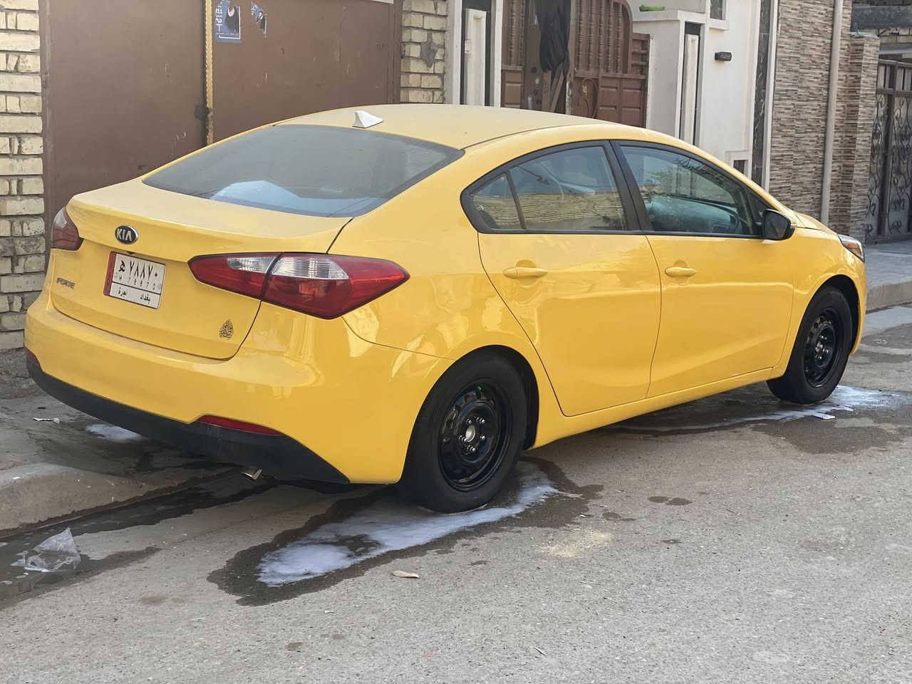 السلام عليكم كيا فورتي موديل ٢٠١٦ وارد امريكي حادثهى جاملغ وباب صفحة سايق بدون دواخل مكينه دوش سياره خير من الله  وجاهزه السعر ١١٥ وبيهى مجال مكان بغداد العبيدي .***********
