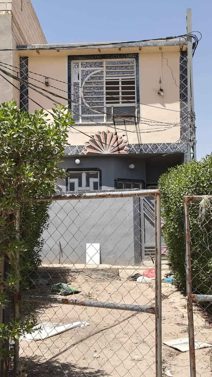 بيت للاِجار ٥٠ متر ب النداء بصف منطقة الحشد قريب الشارع الكفيل بي غرفه فوك و صاله و مطبخ و استقبال و صحيات جوه سعر الاجار ١٧٥ قفل وهذا رقمي *********** والله يرزق الجميع ان شاء الله

