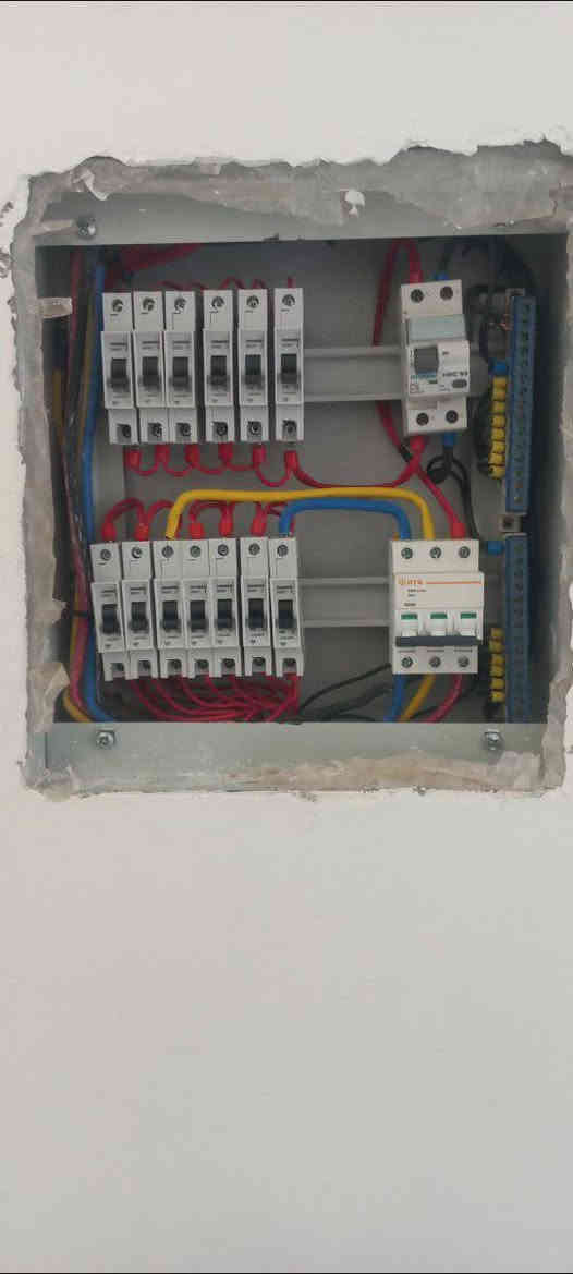 ﻛﻬﺮﺑﺎﺋﻲ ﻣﻨﺎزل 
1_ ﺗﺄﺳﻴﺲ ﻛﻬﺮﺑﺎء بوري / سيمنز  
2_ ﺗﺠﺪﻳﺪ اﻟﺘﺄﺳﻴﺲ اﻟﻘﺪﻳﻢ  
3_ ﺗﺒﺪﻳﻞ ﻧﻘﺎط اﻟﻌﺎﻃﻠﻪ  
4_ اي ﻋﻄﻞ ﻋﻨﺪك اوﺻﻠﻚ للبيت
***********
