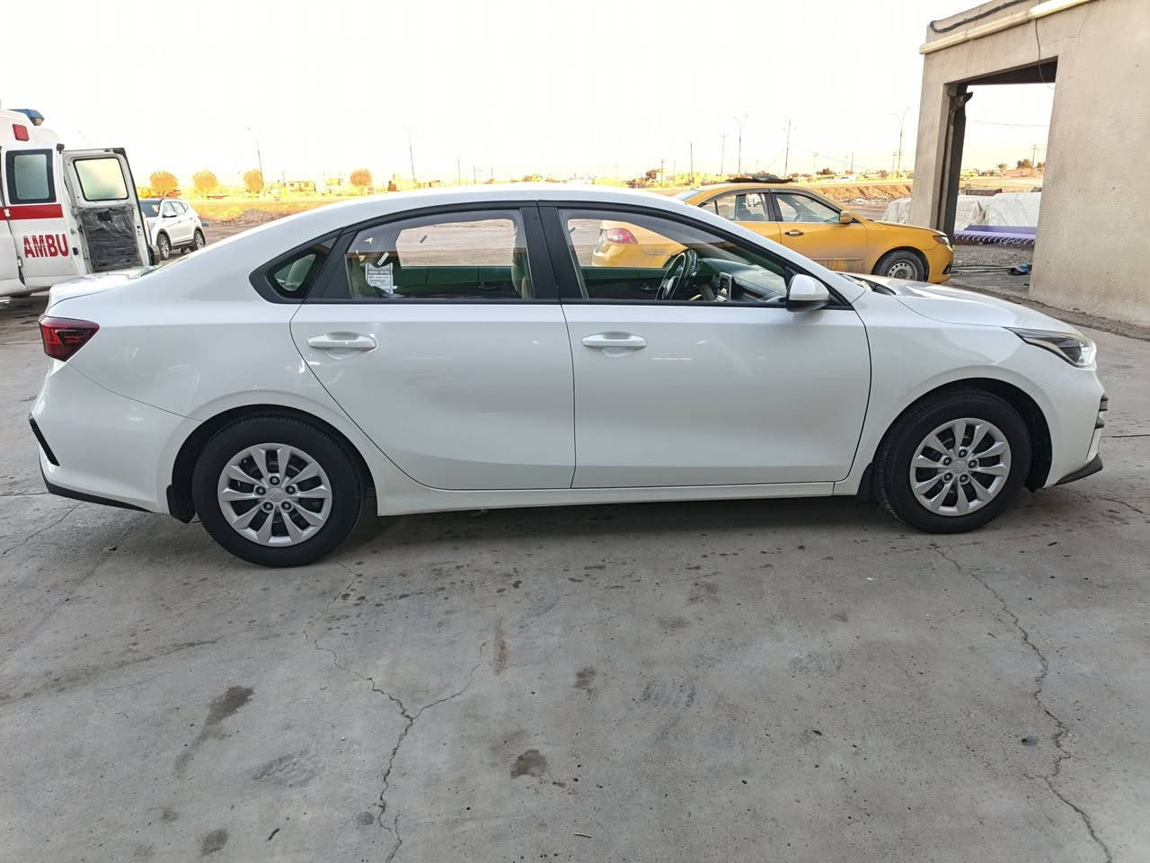 السلام عليكم كيه سيراتو موديل 2021 خليجي رقم ذي قار سنويه لغايه 2027  استخدام شخصي كفاله عامه ضربه وصبغ وتبديل وفتح فقط بارد بصيط كتاب الفحص مرفق بالمنشور استقطاع مباشر من الشركه وكاله مضمونه مكينه 1600 دوش شرط مامفتوحه ماشيه 77 حقيقي سياره جديده مكينه كير حداديه تبريد تدفئه تخم تاير جديد سياره من الداخل ومن الخارج  عل وضع الشركه مكان السياره ناصريه السعر 148 التصال ***********
واتساب ***********
