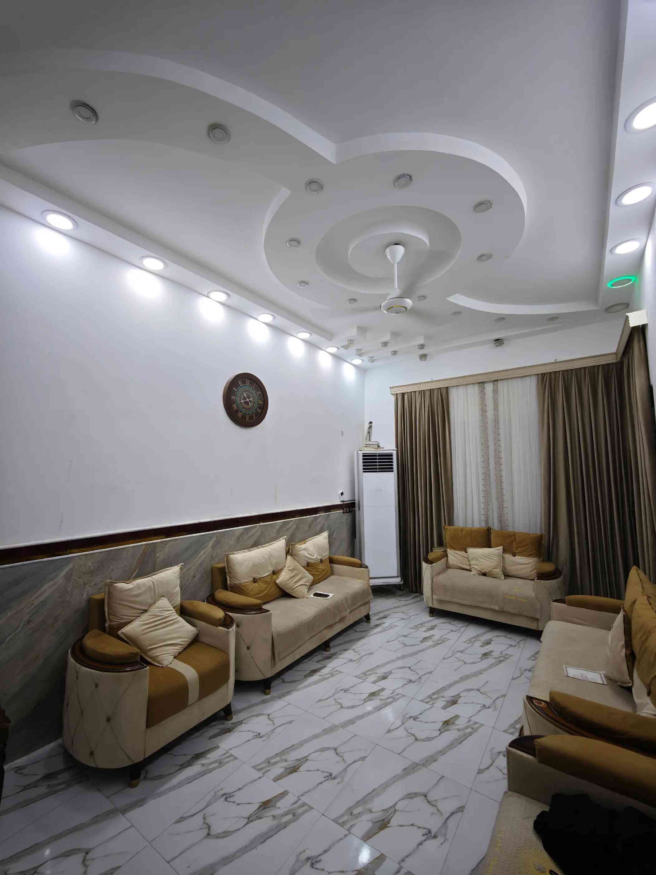🏡 دار طابقين بناء حديث للبيع في الماجدية 🏡 📍 المنطقة: ميسان - العماره - الماجدية (شارع الجامع). 📍 شارع 15 - قرب مضيف الشيخ كاظم مشتت 📐 المساحة الكلية: 152 متر 📏 الواجهة: 7.5 متر. 🏗️ طابقين بناء حديث (الطابق الأول منجز عام 2020).⬇️  غرفتين نوم مريحة 🛏️🛏️ صالة داخلية واسعة + منور للتهوية والإضاءة الطبيعية ☀️ مطبخ مجهز بالكامل 🍳 استقبال ضيوف 🚪 طرمة🚘 صحيات(داخلية + خارجية) 🚽 ⬆️ الطابق الثاني: بناء (2023) 3 غرف نوم واسعة 🛏️🛏️🛏️ صالة 🛋️ مجموعة صحيات متكاملة 🚽 💵 السعر: 175 مليون دينار عراقي (قابل للتفاوض) 📞 للاستفسار والتواصل المباشر: للمزيد من التفاصيل أو لتنسيق موعد لمعاينة العقار، يرجى الاتصال بنا: ☎️ رقم الهاتف: *********** 🤳 واتساب أو اتصال مباشر أهلاً وسهلاً بكم، مكتبنا في خدمتكم دائماً لتقديم أفضل العروض #عقارات  #قطع_اراضي  #عقار  #بيع_و_شراء_عقارات #الشعب_الصيني_ماله_حل😂😂 
