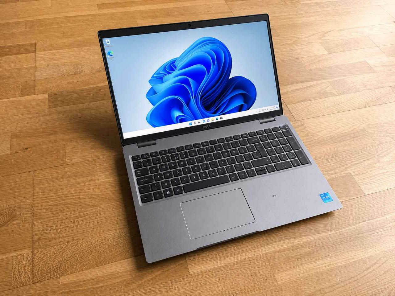 #معالج_فئة_H_شاشه_واسعة_15

💻 Dell Latitude 5521 — Core i5 11th Gen (H-Series)

✔️ المعالج:
Intel Core i5-11400H — جيل حادي عشر بحرف H للأداء العالي
✔️ الذاكرة العشوائية (RAM):
8GB DDR4 — قابلة للتطوير
✔️ التخزين:
256GB NVMe SSD    
✔️ كارت الشاشة:
Intel UHD Graphics —  4GB 
✔️ الشاشة:
15.6 إنج — Full HD
دقة العرض: 1920×1080
✔️ لوحة المفاتيح:
عربي / إنكليزي مضيئة (Backlit Keyboard)
✔️ الشاحن:
شاحن Dell أصلي

✨ مناسب للبرامج المكتبية، الدراسة، التصفح، الأعمال الحسابية والأمن السيبراني

🔹 الحالة: وارد اوربي غير مستعمل بالعراق (كالجديد) نظافة 95% فما فوق 
🔹 البطارية: بحالة جيدة(ضمان ساعه فما فوق)

■ ضمان(١) فحص وتشغيل امام المندوب 
■ ضمان(٢) استخدام اسبوعين اي خلل مصنعي يتم الاستبدال بنفس الموديل حلة, بابل


**إذا كنت صاحب هذا الإعلان وتريد حذفه لأي سبب، رجاءا أرسل رسالة إلى الدعم الفني**