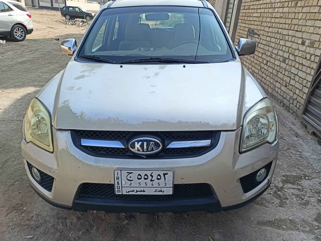 سبورتج ٢٠٠٩ خليجي محرك ٢٠٠٠ دوش لون ذهبي رقم بغداد الماني دواخلها بيجي  السيارة بيها  جراد  (( تبريد تدفئة سنتر شغال شاشة وكامرة خلفية   لايت زنون شمسي  بوجكترات شغالة)) كير محرك كفالة  بدون نواقص باسمي تحويل ثاني يوم بيها باب السائق مصبوغة بسبب طعجة مع التكمة الفوق باب السائق والتكمة المقابيلها النازلة من القمارة البنيد فصار بيهن معجون قليل فقط وصبغ  @@ وتم رش صفحة السائق بالكامل مع البنيد ((بدون حادث نؤكد بدون حادث ))كما موضح بالسونار مكانها مركز مدينة الكوت السعر ١٠٥$ وبيها مجال بسيط للاستفسار
***********
