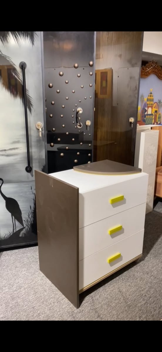 طاولة وسطية ويا كومدي ومجرات — شغل مرتب وجودة عالية 🪵
•شغل تركي من شركة ڤيترا التركية
• خامات قوية 
•واتساب:***********
