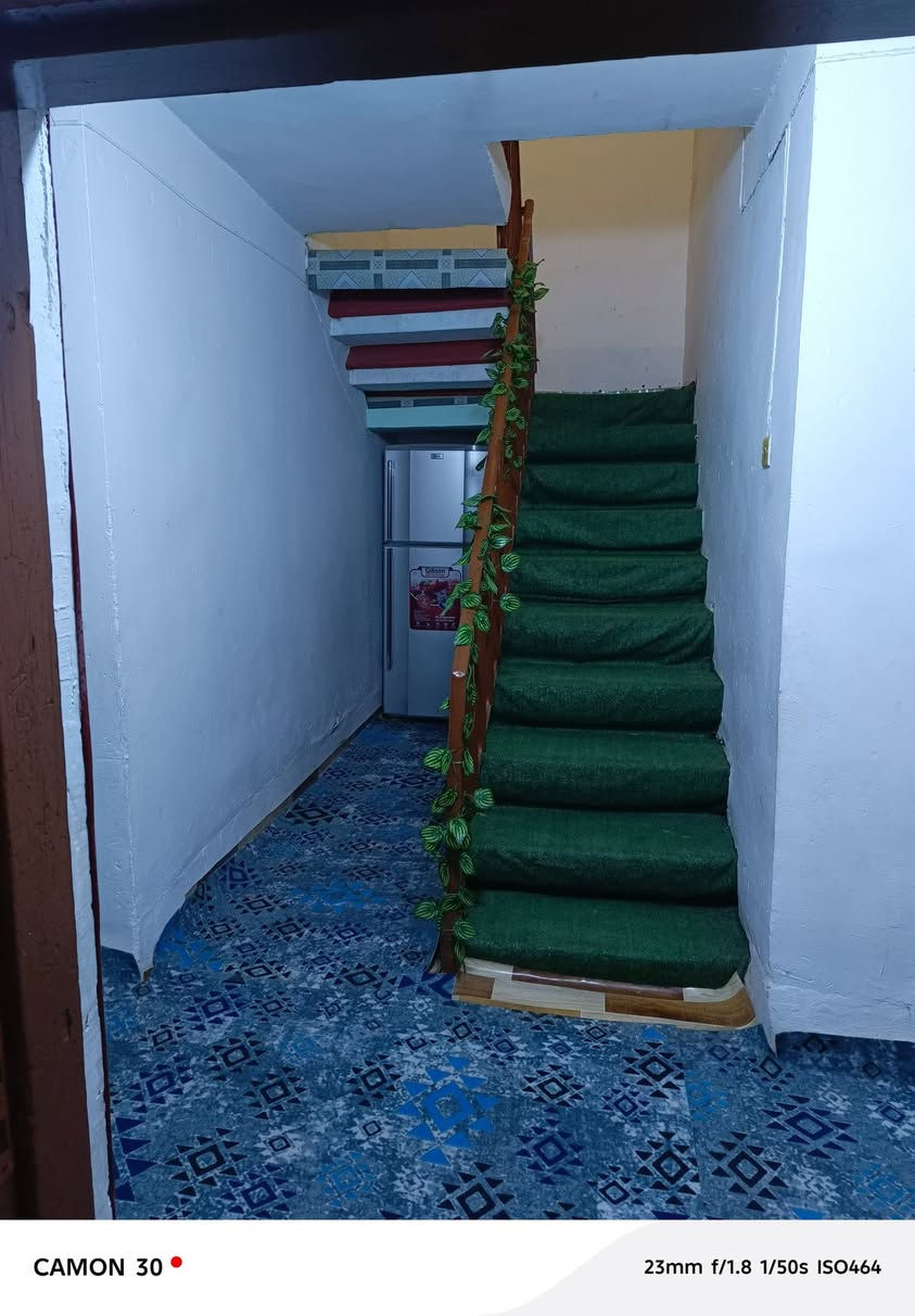 بسم الله الرحمن الرحيم 
يعلن مكتب الرنين للعقارات عن توفير 
دار ( طابو ملك صرف للبيع )
📌العنوان حي النصر الاول قرب مولدة حميد 
📌المساحه (٢٥٠ متر ) الوجه (١٠ متر ) النزال (٢٥ متر )
📌البناء نظيف عالي عن الشارع يحتوي على طابقين 
🔸الطابق الاول
🔸غرفتين نوم كبار 
🔸صاله 
🔸استقبال 
🔸مجمع صحيات 
🔸كراج / حديقه 
🔸مطبخ
▫️الطابق الثاني 
▫️غرفتين نوم 
▫️صاله 
السعر (١٢٥ مليون قابل للتفاوض)
للاستفسار زيارة مكتب الرنين او الاتصال 
***********/مرتضى
