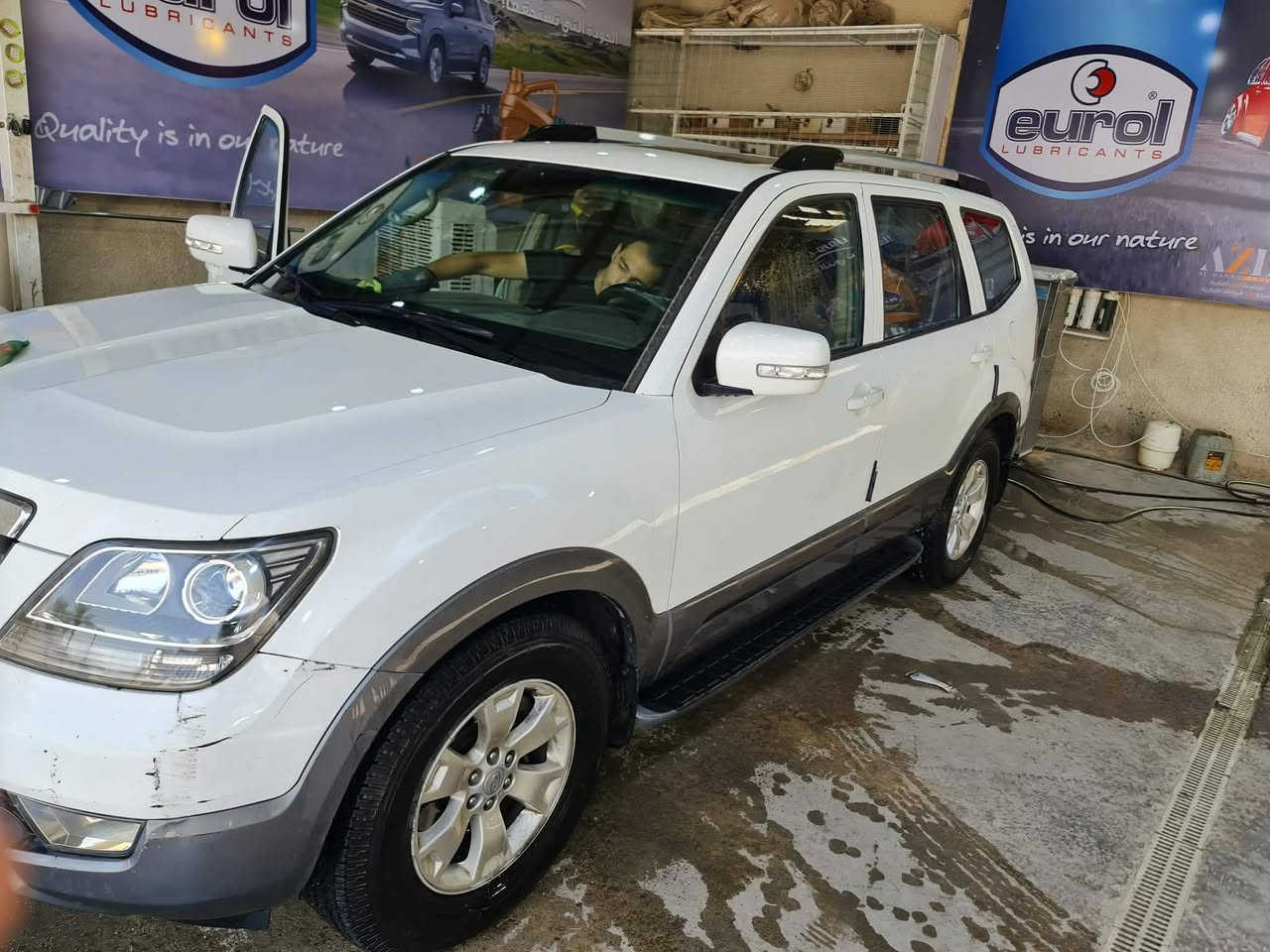 للبيع موهافي ابيض موديل ٢٠١١ ماشية ٢٢٢ الف للتواصل***********

