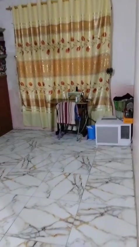 بيت بحي السعيدي بشارع محطه الغاز مساحه 150 متر طابو زراعي سند 25 غرفه ومطبخ وصاله واستقبال البيت جاهز بناء درجه اولى السعر 30 وبي مجال بسيط 
الاستفسار  ***********
