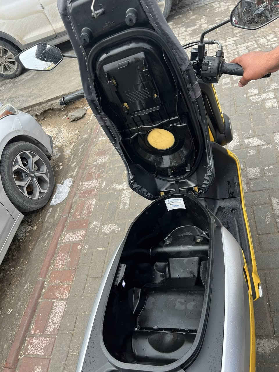 لسلام عليكم كيوبي اكس ياباني دراجه باحالت الوكاله رنبه صارها فتره قليله من نازله الدراجا كفاله عامه كفر ومكينه جديده معنه الكلمه السعر ١٤٥٠وبيها مجال قليل حك الجيه المكان بغداد الحبيبيه مامتواجد علفيس هاذه رقمي  ***********
