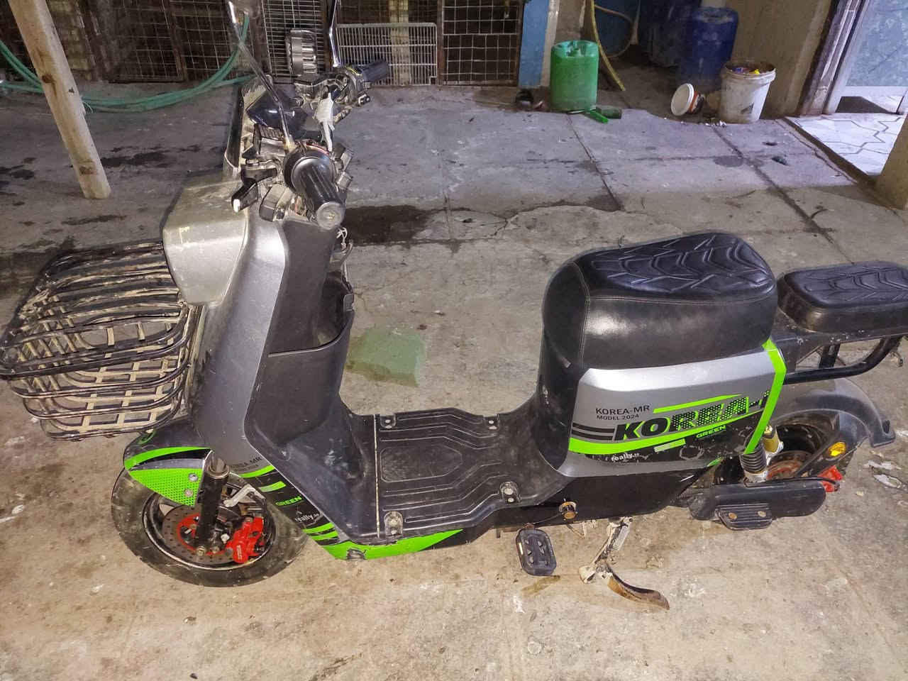 السلام عليكم دراجة شحن R7للبيع
دراجة نضيفة ما متعوبة فقط عوزهة بطاريات 
السعر 225 وبيهة مجال للشراي مكاني البصرة الأمن الداخلي ***********
