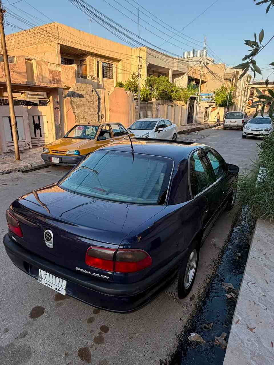 اوبل omega موديل 1995
سيارا خير من الله جديده بدون حادث فقط تصليح دوسه النفر وبخ سقف وجاملغات خلفيه بدون معجون او حادث توحيد لون 
كلشي بل سيارا شغال مري كهرب كشن كهرب محرك 20 كبس كير عادي طخم جديد باتري جديد السياره مصروف عليها 
موقع السياره موصل/حي الرفاق 
مطلب بيها 45 وبيها مجال
***********

