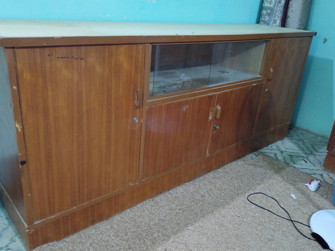 ثلاجه نظيفه حيل وشغاله وجمد ع فحص مع هذه المنضد تسكام خشب للبيع مكان طويريج قرب جسر الهنديه السعر 150 الف قفل
***********
