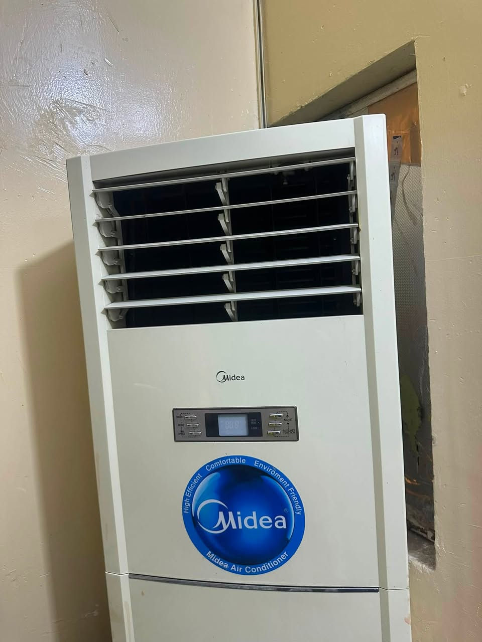 سلام عليكم عندي سبلت طنين تبريد ثلج ❄️ يخبل والله شرط الفحص جيب وياك مصلح وتعال ثنينهن كاملات غسل و غاز من كلشي نضيفات و مكيف همين نضيف وتبريد  🧊 مكاني بغداد جسر ديالى سعر المكيف 150 وبي مجال و السبلت 275 وبي مجال تعال وشلع عيوني♥️🌷 رقم الهاتف ***********
