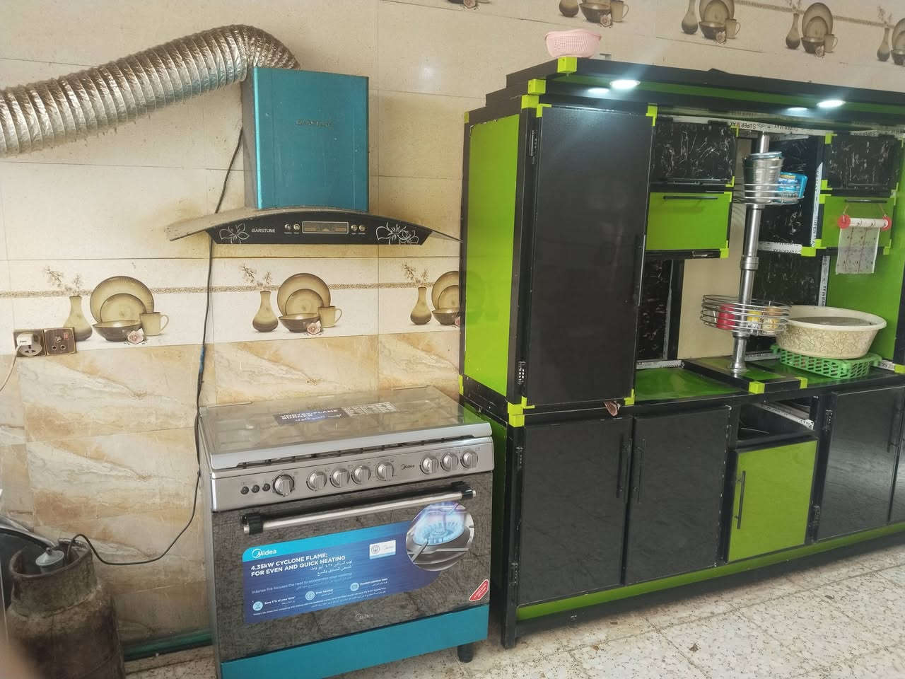 السلام عليكم
بيت زراعي  للبيع سند 25 مرقم كامل  المساحه 300 متر بناء طابوك يحتوي على غرفتين وصاله وبراني ومطبخ صحيات داخليه وخارجيه حديقه 100 متر العنوان حي العسكري شارع 30 على مشروع يم النقطه القديمة نهايت شارع الملعب 30
السعر 57 أوبي مجال الاتصال على رقم ***********
