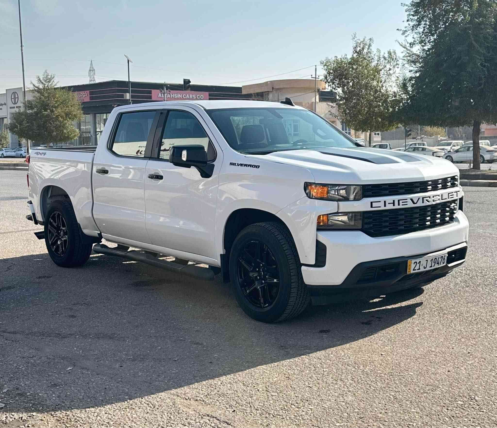 السلام عليكم

السعر. 258 ورقة. 

:للبيع شوفرليه سلفرادو كوستوم موديل 2021
باب طويل بدي قصير محرك 4 سلندر2700 
توين تيربو 310 حصان 🐎 
مواصفاته
دفع رباعي. 4*4
تحكم ستيرن جهه وحده
اوتو ستوب
شاشه
كامره خلفيه دوارا
باب البدي كهرباء 
تبريد قطعتين
كير 8نمر
مانع انزلاق
ماشية 54 الف ميل 
صور الحادث والسونار بالمنشور

رقم الشاصي. 
1GCPYBEK4MZ339360

***********

***********

***********

العنوان. اربيل. أربيل, العراق
