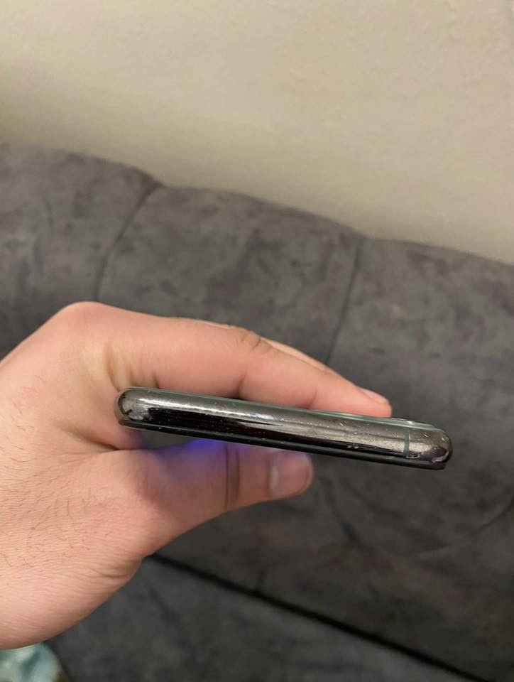 سلام عليكم ايفون ١١برو ماكس كفاله. فقط مستبدل بطاريه. 100.  الجهاز خير من الله شحنه كامرته كلشي شغال السعر 300 ألف. المكان حله قرب شركت الرنا. ***********.
