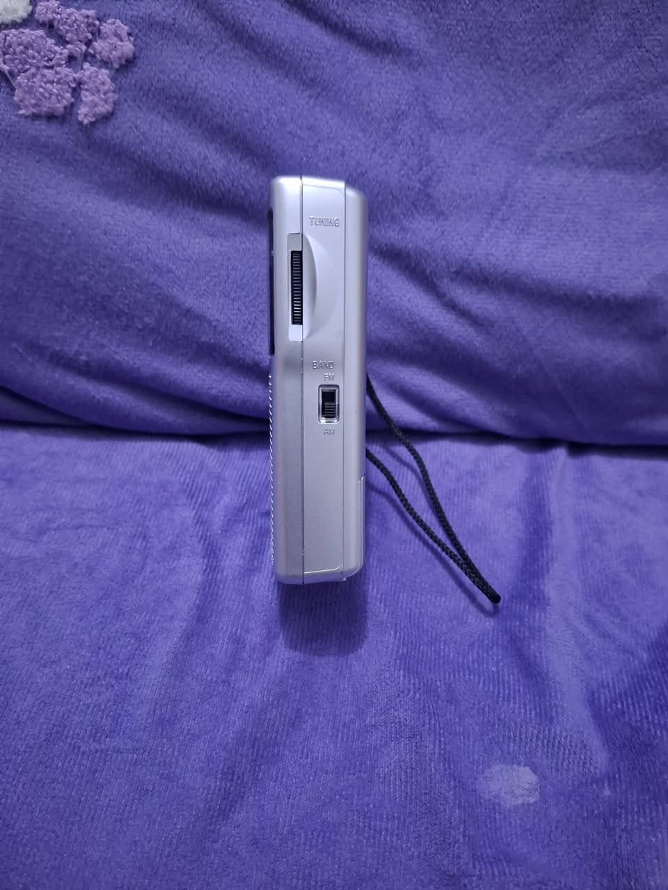 السلام عليكم للبيع راديو سوني صغير يشتغل بطاريات حجم قلم ياباني تجميع في الصين السعر ٣٠ الف الاتصال *********** 
*********** او مراسله الصفحه عالخاص
